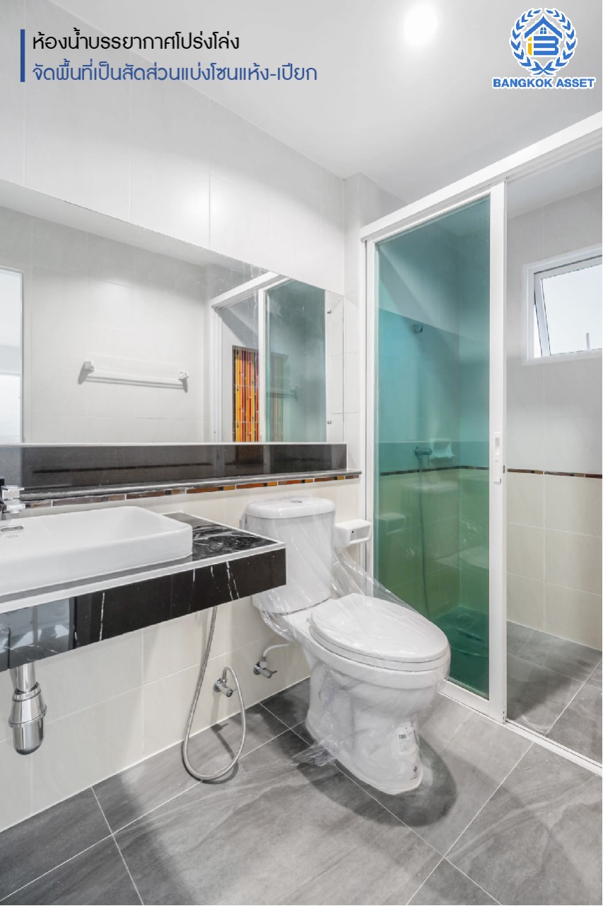 บ้านมือสองตกแต่งใหม่ ม.ชวนชื่นโมดัส ราชพฤกษ์-ท่าอิฐ หลังมุม มีพื้นที่สนามหญ้าด้านข้าง เนื้อที่ 55.6 ตร.ว. ฟังก์ชัน 3 ห้องนอน 2 ห้องน้ำ 2 ที่จอดรถ บนทำเลศักยภาพ เชื่อมต่อถนนรัตนาธิเบศร์ และถนนราชพฤกษ์ ทำเลใจกลาง 2 เซ็นทรัล ใกล้รถไฟฟ้า "สถานีบางรักน้อยท่าอิฐ" เพียง 10 นาที